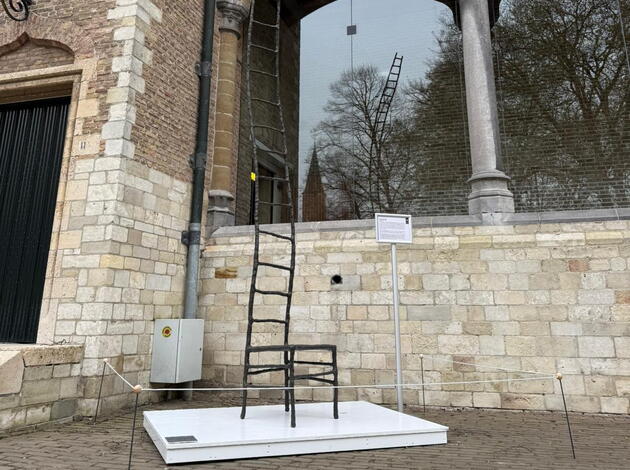 Kunstwerk De Lege Stoel