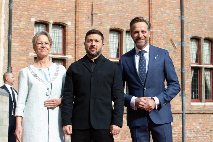 Burgemeester Yvonne van Mastrigt, president Zelenskyy en Hugo de Jonge