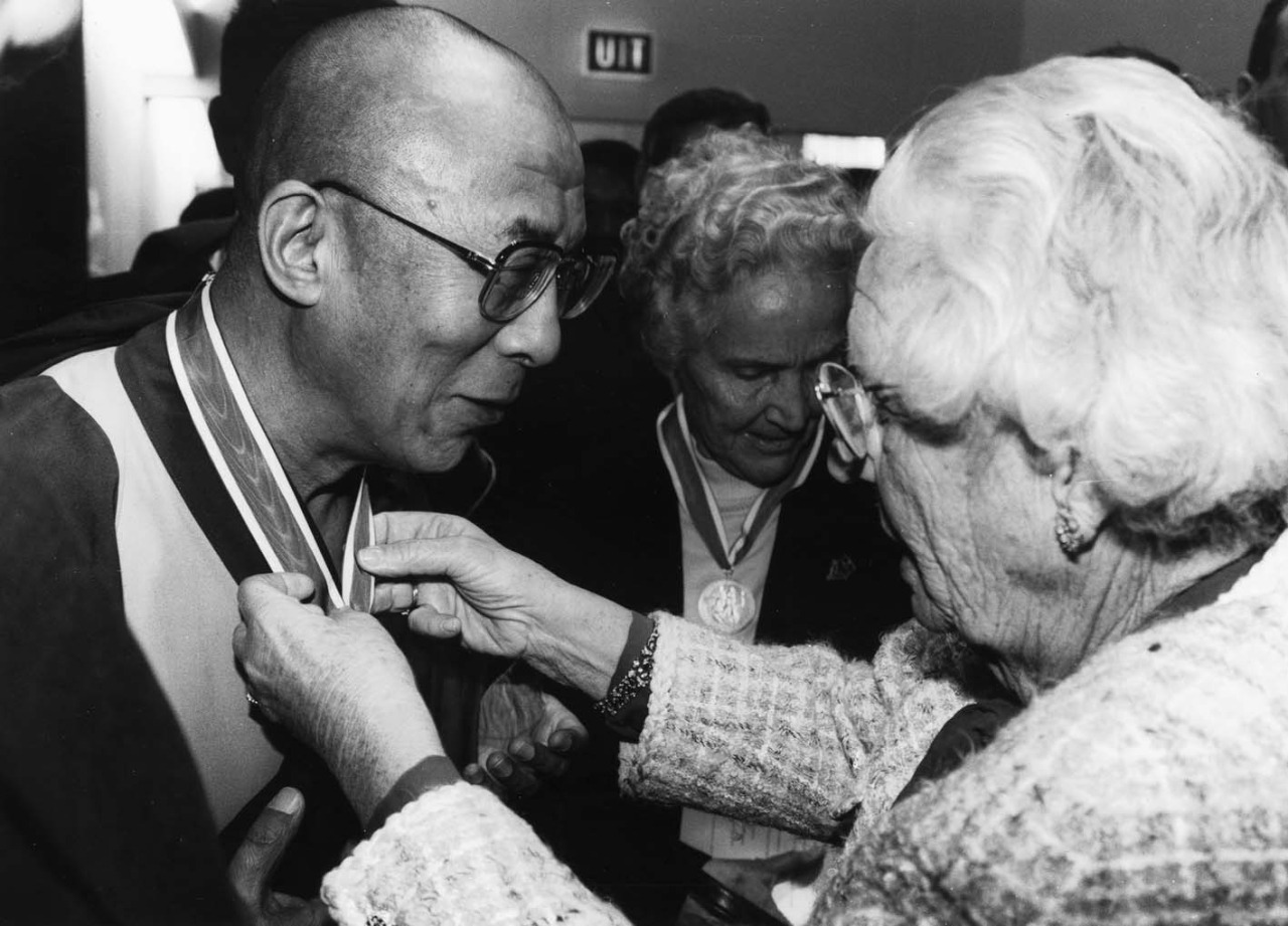 Dalai Lamai in gesprek met Prinses Juliana