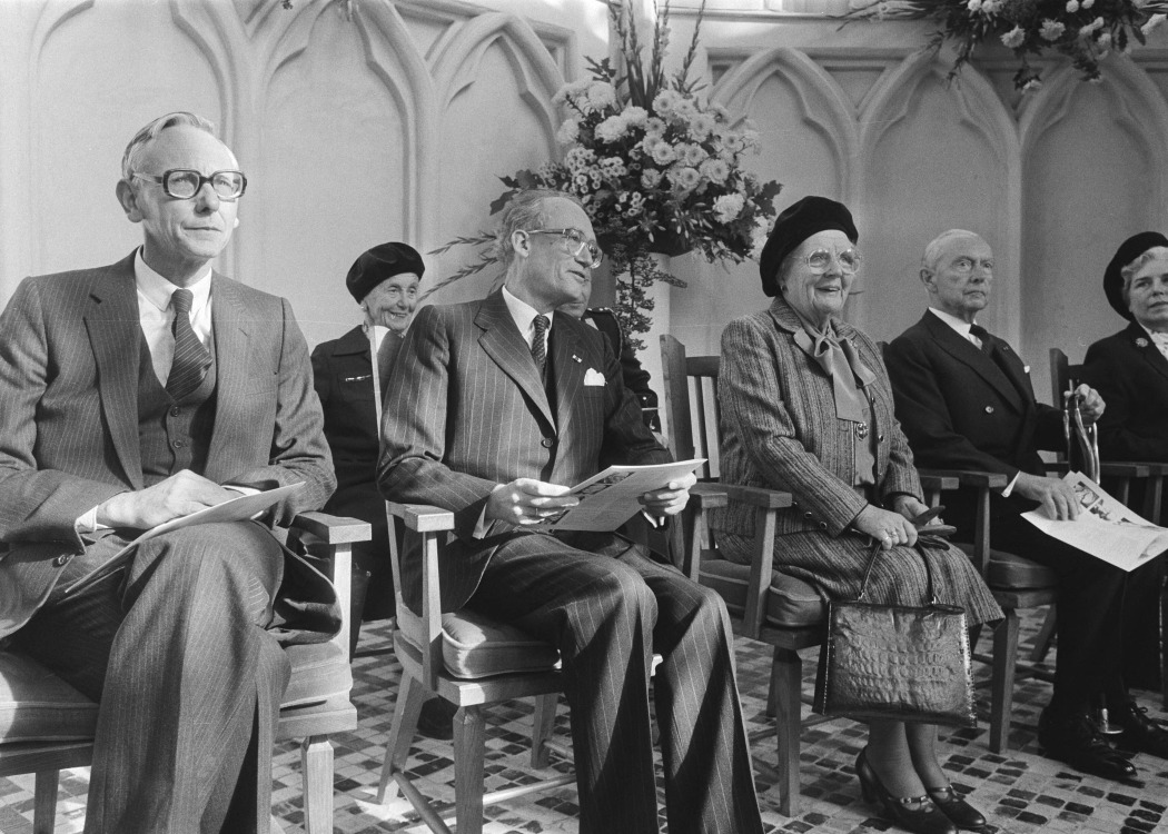 Laureaten 1982 op stoel